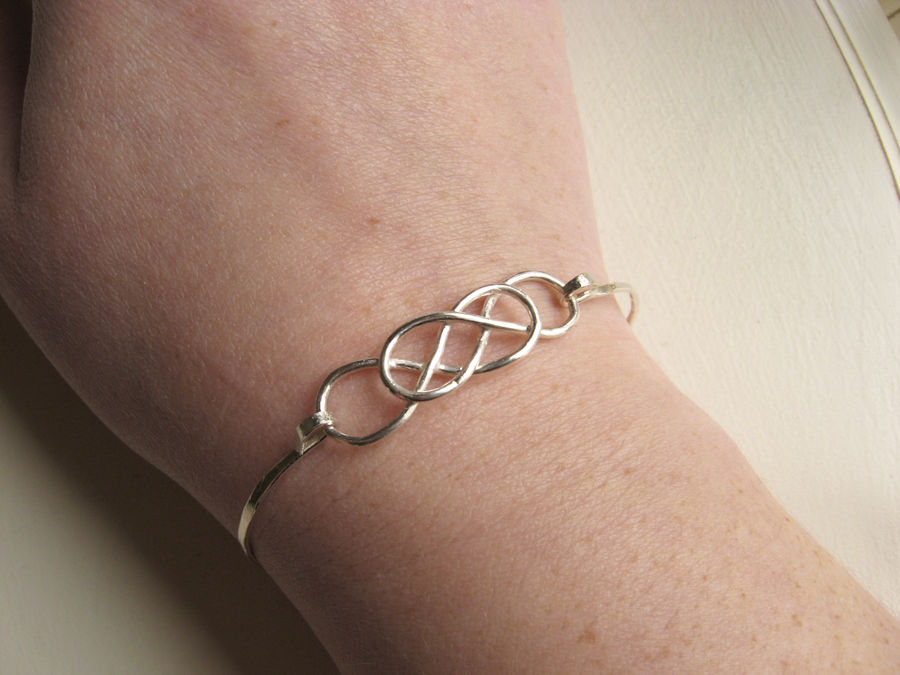 5 Things To Know When Buying Silver Bracelets for Women